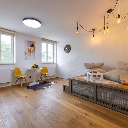 פראג Luxurious, Charming Studio Perfect For Couples מראה חיצוני תמונה