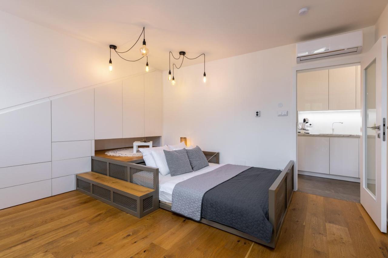 פראג Luxurious, Charming Studio Perfect For Couples מראה חיצוני תמונה