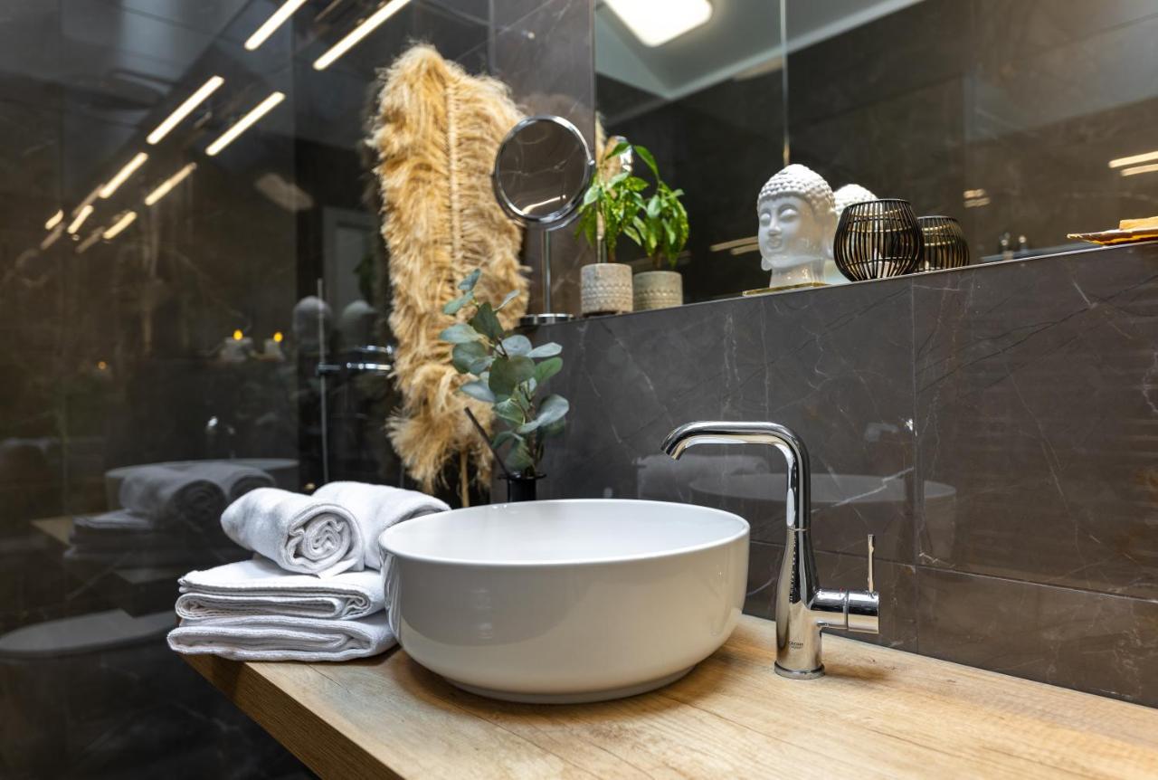 פראג Luxurious, Charming Studio Perfect For Couples מראה חיצוני תמונה
