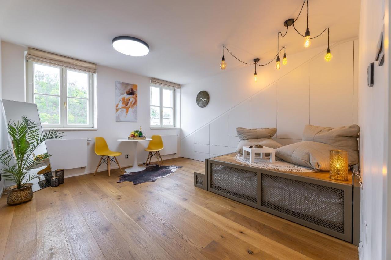 פראג Luxurious, Charming Studio Perfect For Couples מראה חיצוני תמונה