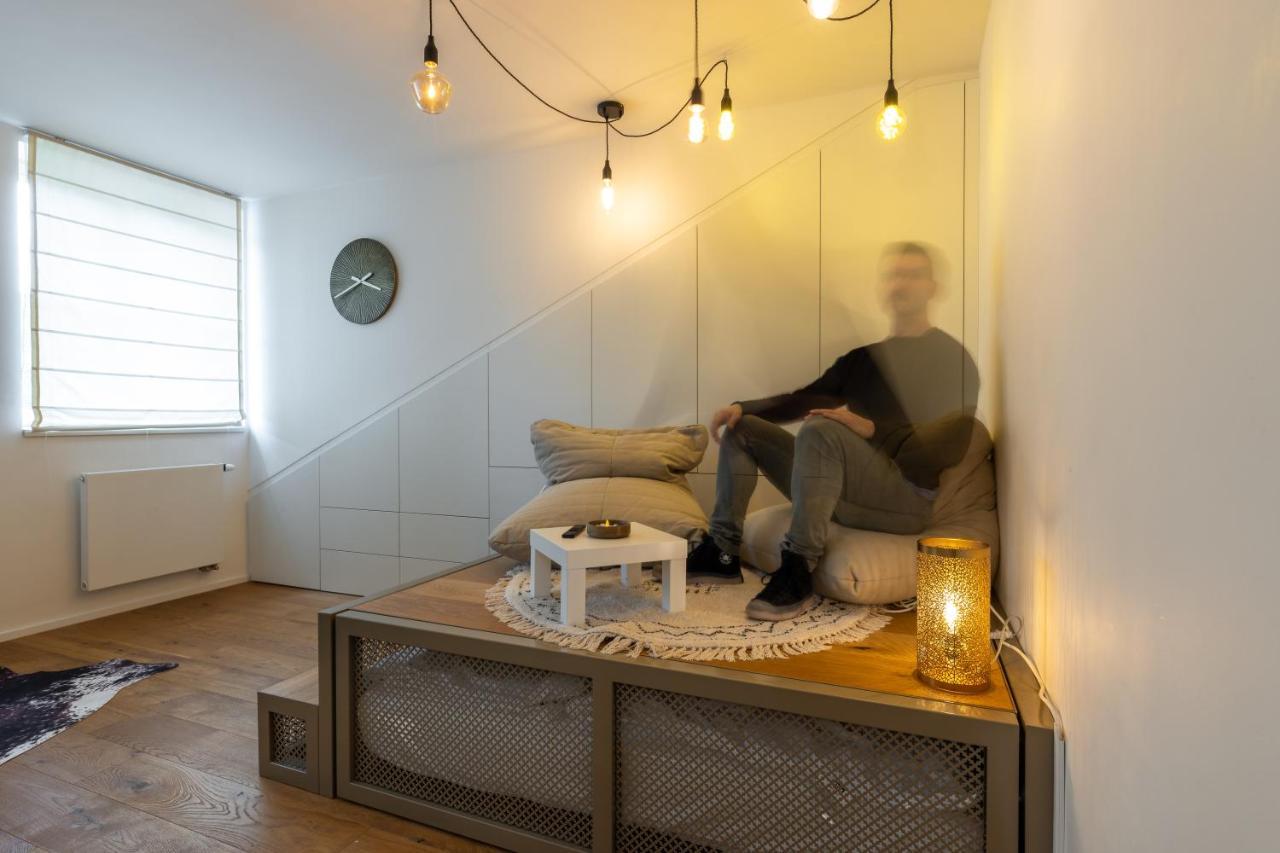 פראג Luxurious, Charming Studio Perfect For Couples מראה חיצוני תמונה