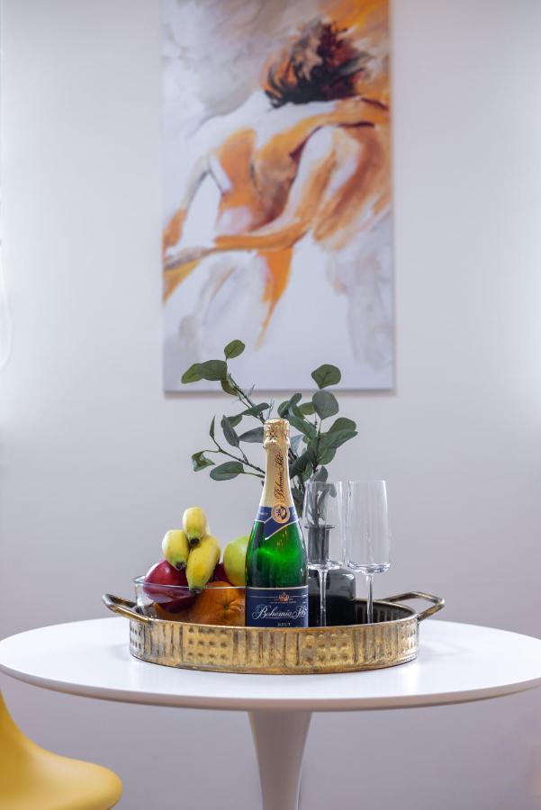 פראג Luxurious, Charming Studio Perfect For Couples מראה חיצוני תמונה