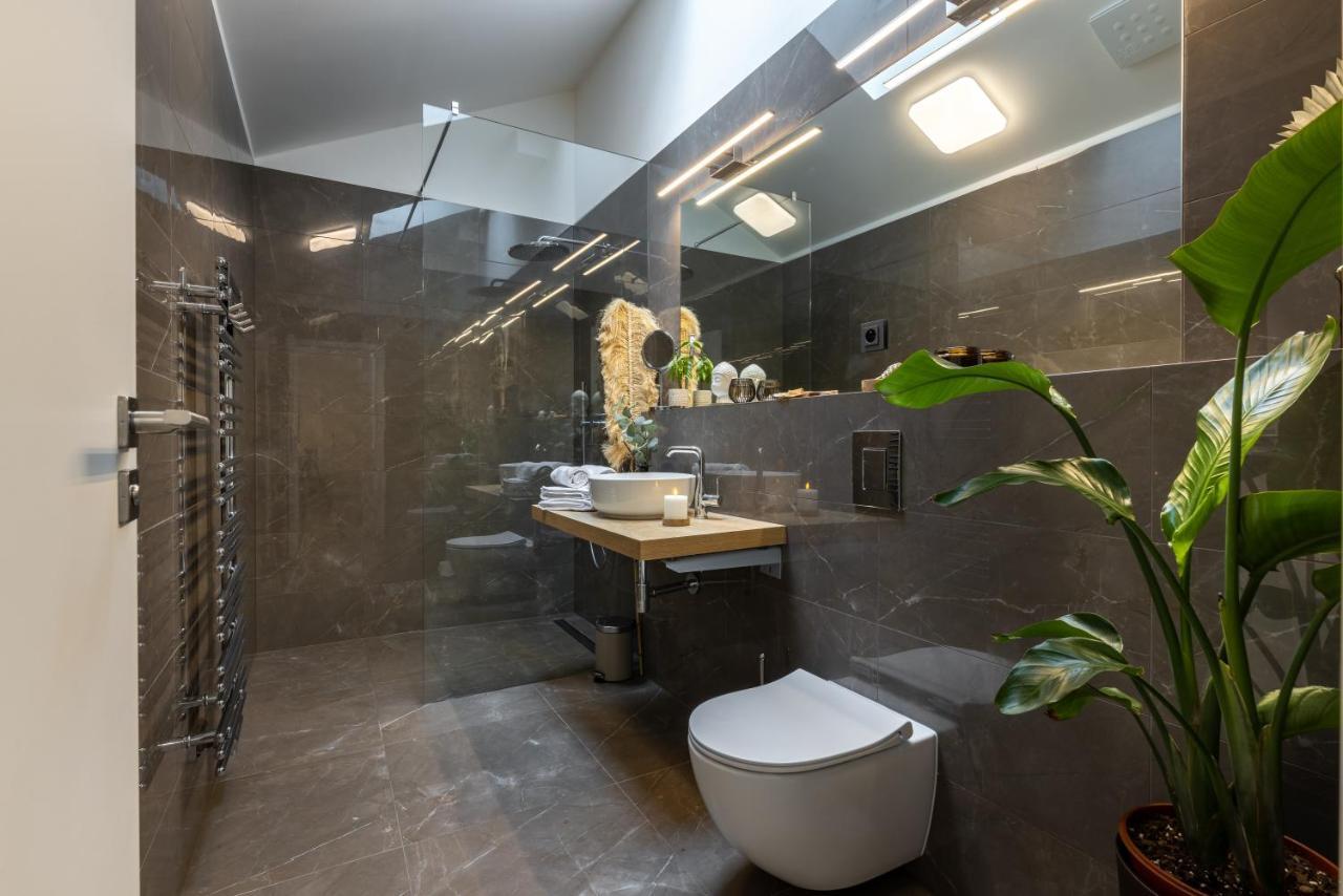 פראג Luxurious, Charming Studio Perfect For Couples מראה חיצוני תמונה