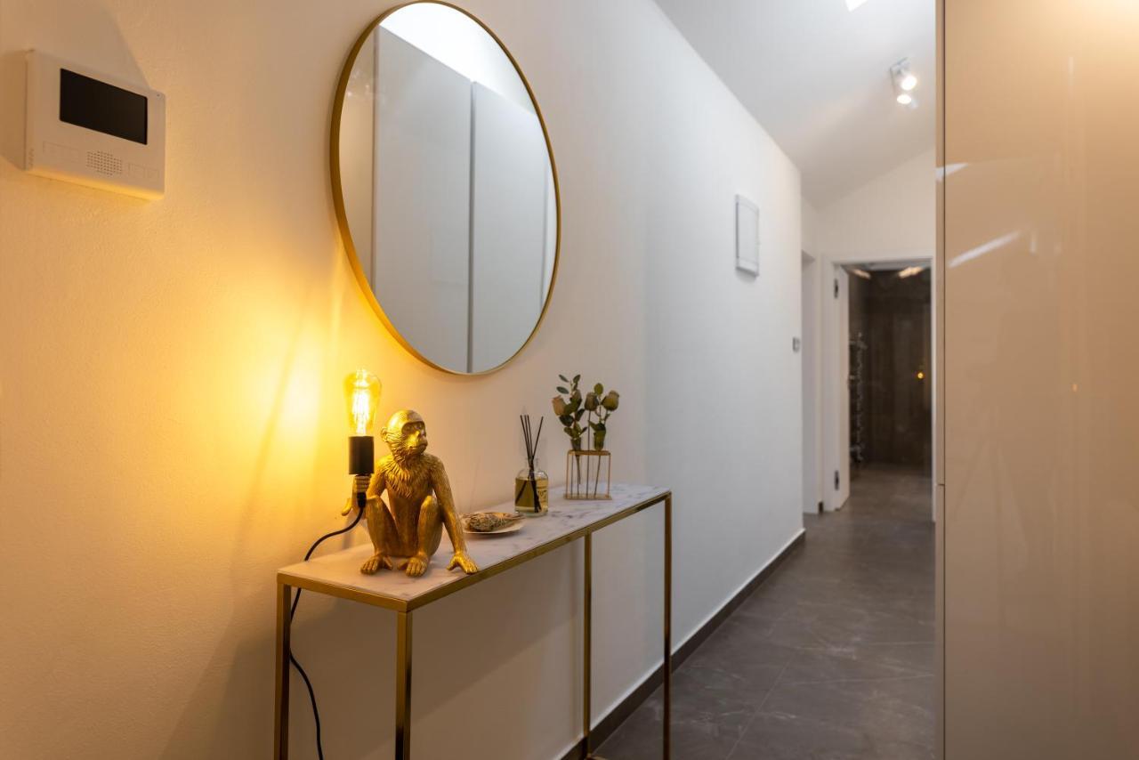 פראג Luxurious, Charming Studio Perfect For Couples מראה חיצוני תמונה